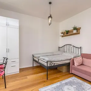 Cozy Quiet New In Karlin Square Apartmán