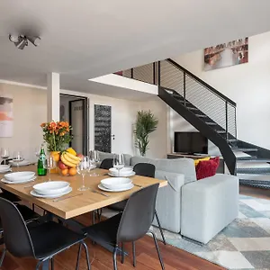 Spacious Near Karlin Square Апартаменты